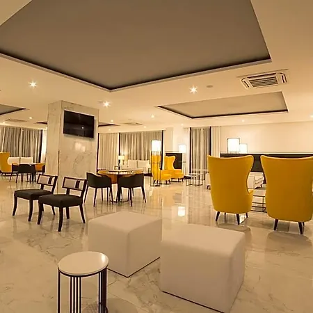 Aparthotel Flor Da Rocha 4*