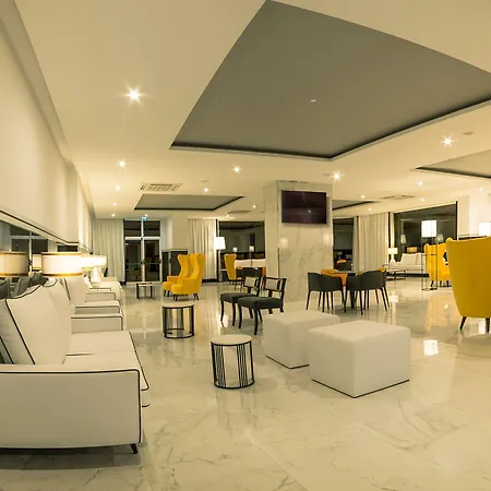 Apartahotel Flor Da Rocha 4*