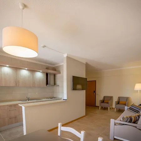 Flor Da Rocha Aparthotel 4*